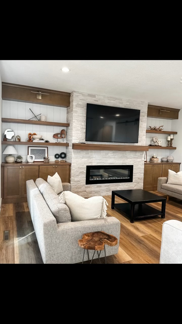I’m a sucker for good shelf styling ❤️

Visiting our friends’ new home for the first time, and I had to snap these. How beautiful is this living room??? Rounding up some cute decor pieces for you ❤️

#livingroom #livingroomstyle #livingroomdesign #shelfstyling #interiordesign #interiors

#LTKunder50 #LTKhome #LTKstyletip