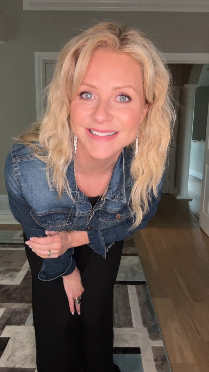 Comfy, easy, and stylish — this jumpsuit is my go-to every year. I grab one from Aerie or Aritzia each spring because it’s the perfect one-and-done piece. Dress it up or keep it casual… it always works.
Do you have a staple like this in your closet?
#SpringStyle #OneAndDoneOutfit #Over50Style #AerieFinds #AritziaStyle #ComfortAndStyle #JumpsuitSeason #OOTD #EverydayStyle #StyleOver50


#LTKover50style #LTKcanada #LTKstyletip