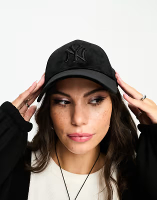 New Era 9Forty NY Yankees velour cap in black | ASOS (Global)