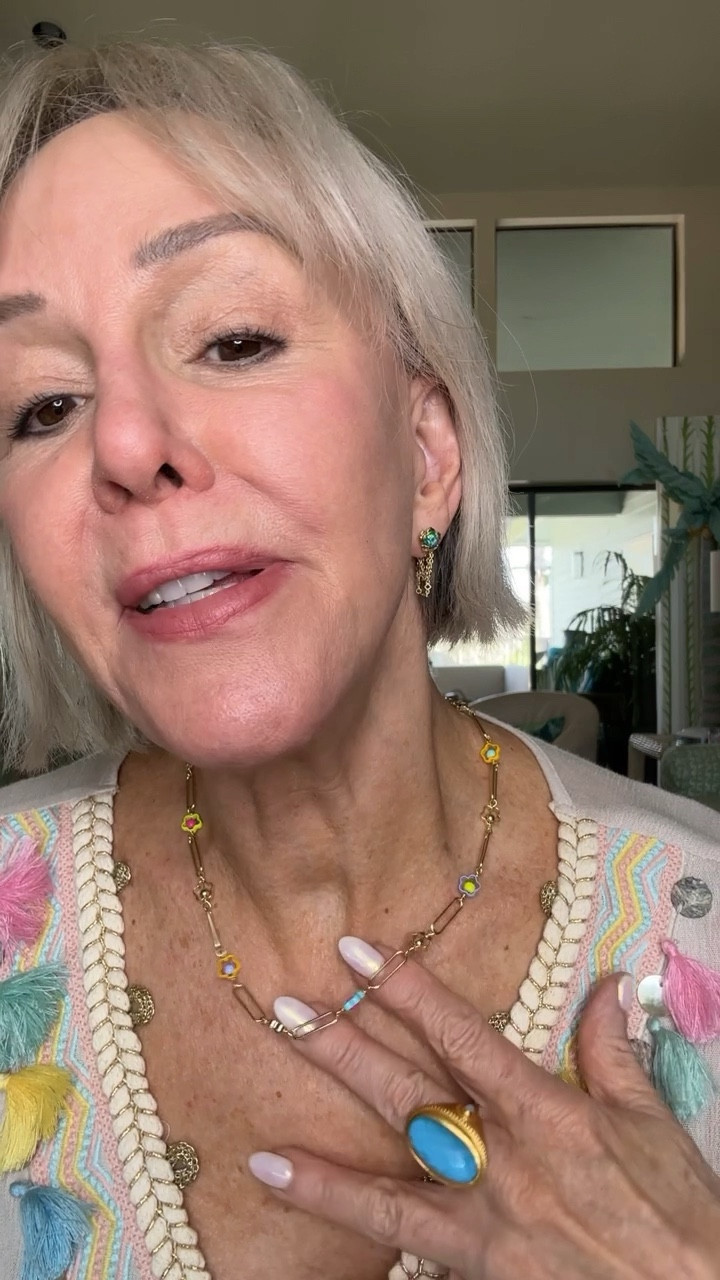 Check out some of the latest jewelry from @kendrascott 
#necklaces 