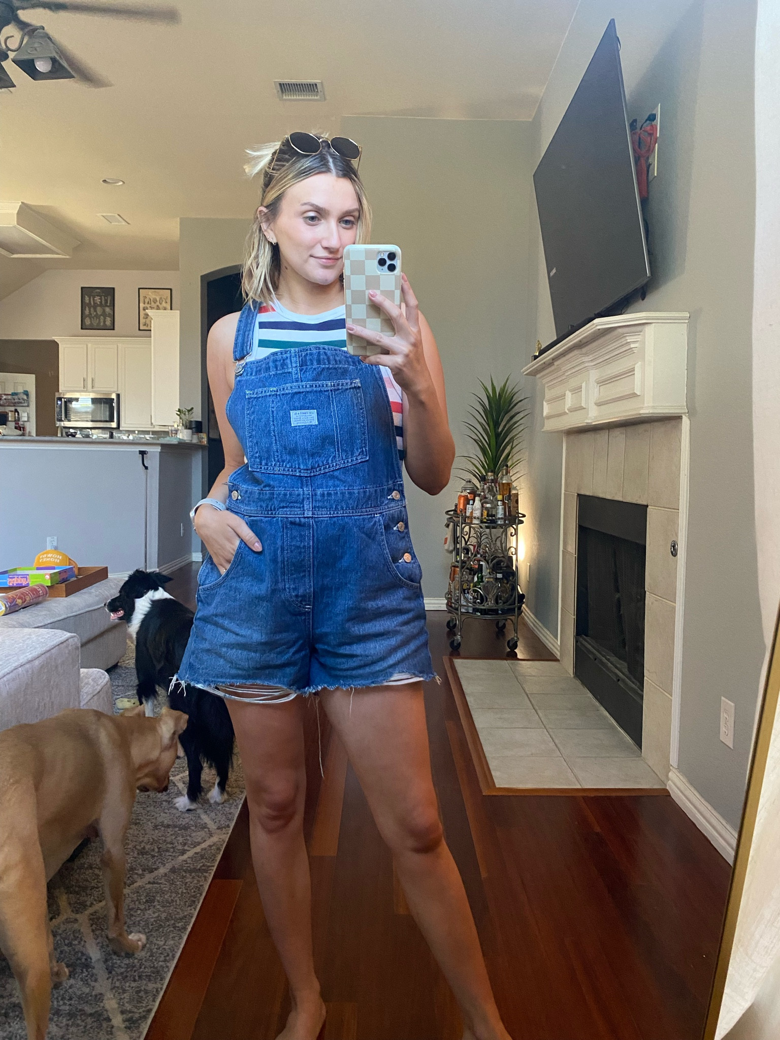 I will be wearing these overalls at least once a week this summer. I’m wearing a size small and they fit a little baggy  
