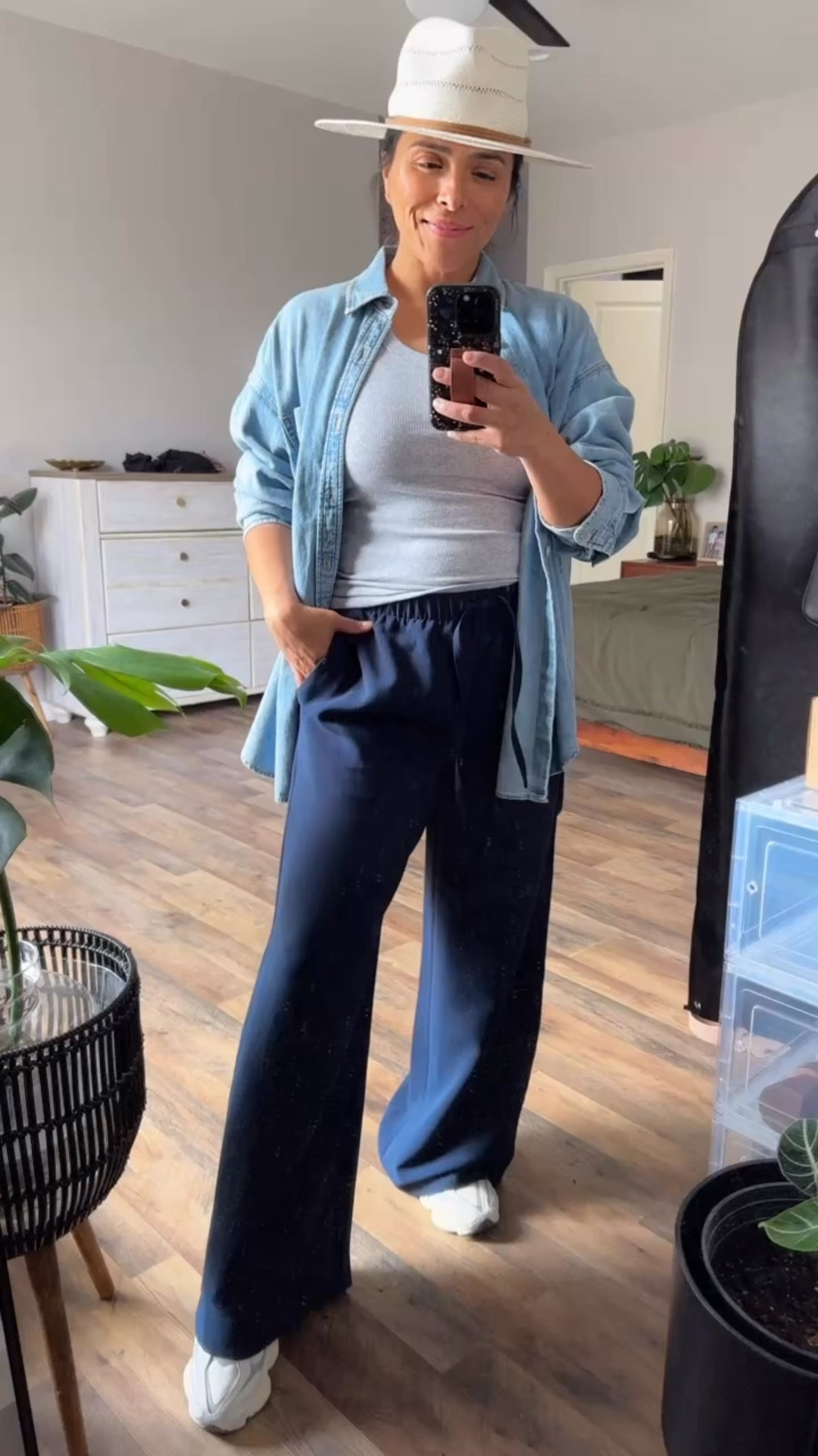 Aritzia’s Lodge pants live up to the hype. You can dress them up or down! Amazing quality!!! 

@Aritzia 




The Lodge Pant™ - Crepette

Aritzia 
Lodge pants
Capsule wardrobe 
Navy pants 
Spring outfits 2026
Denim top
The 80’s comfy denim shirt 
#Aritziaoutfit 

#LTKMidsize #LTKMothersDay #LTKWorkwear