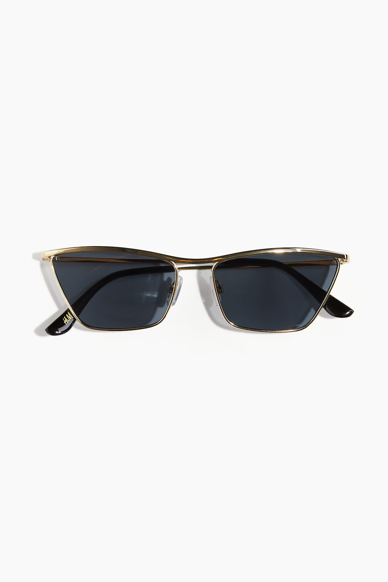 Cat-eye sunglasses | H&M (UK, MY, IN, SG, PH, TW, HK)