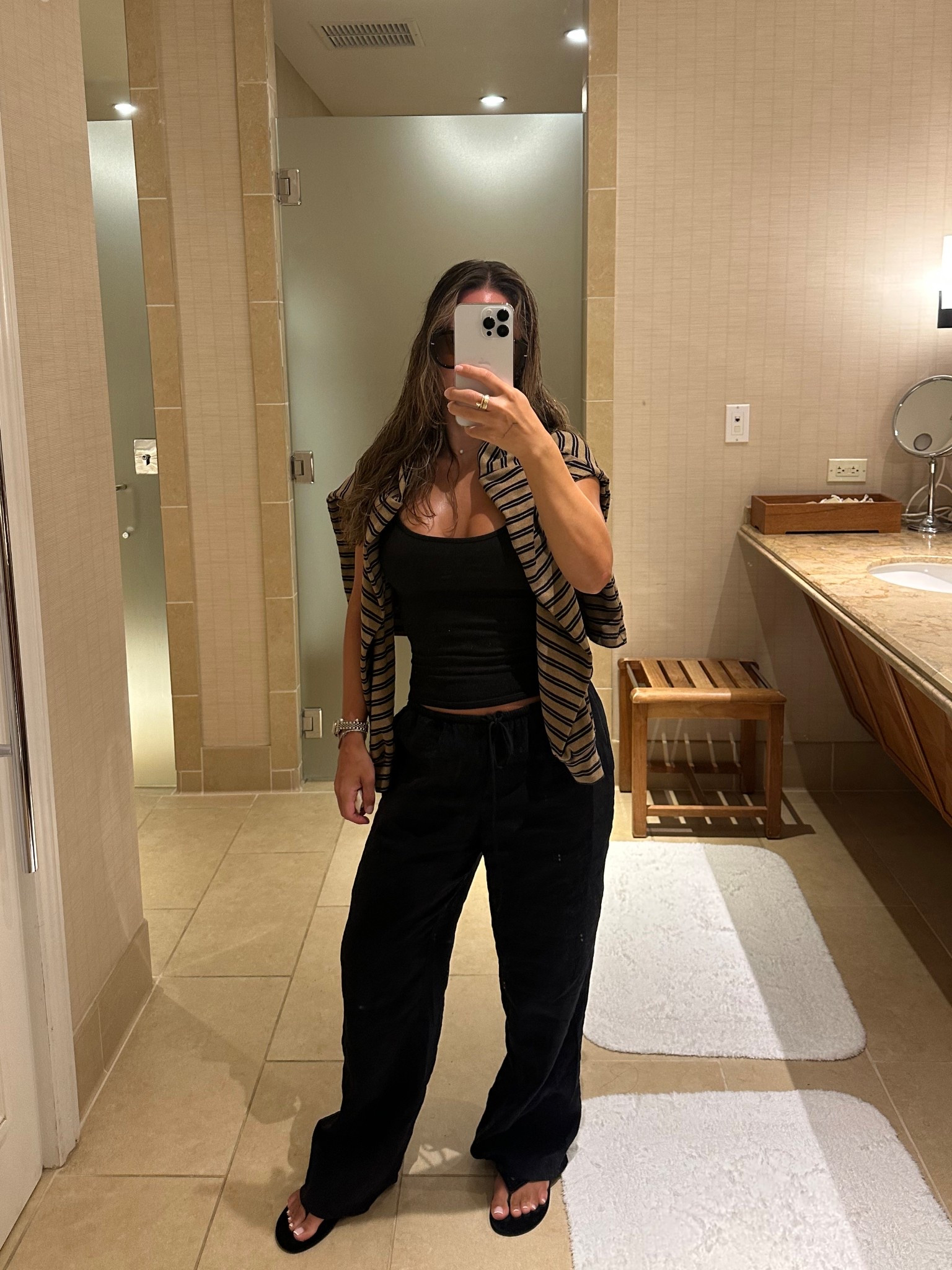 Airport fit ✈️
Tank air xs 
Zara pants xs (bought early summer) 
Edikted striped polo xs (bought early summer) 