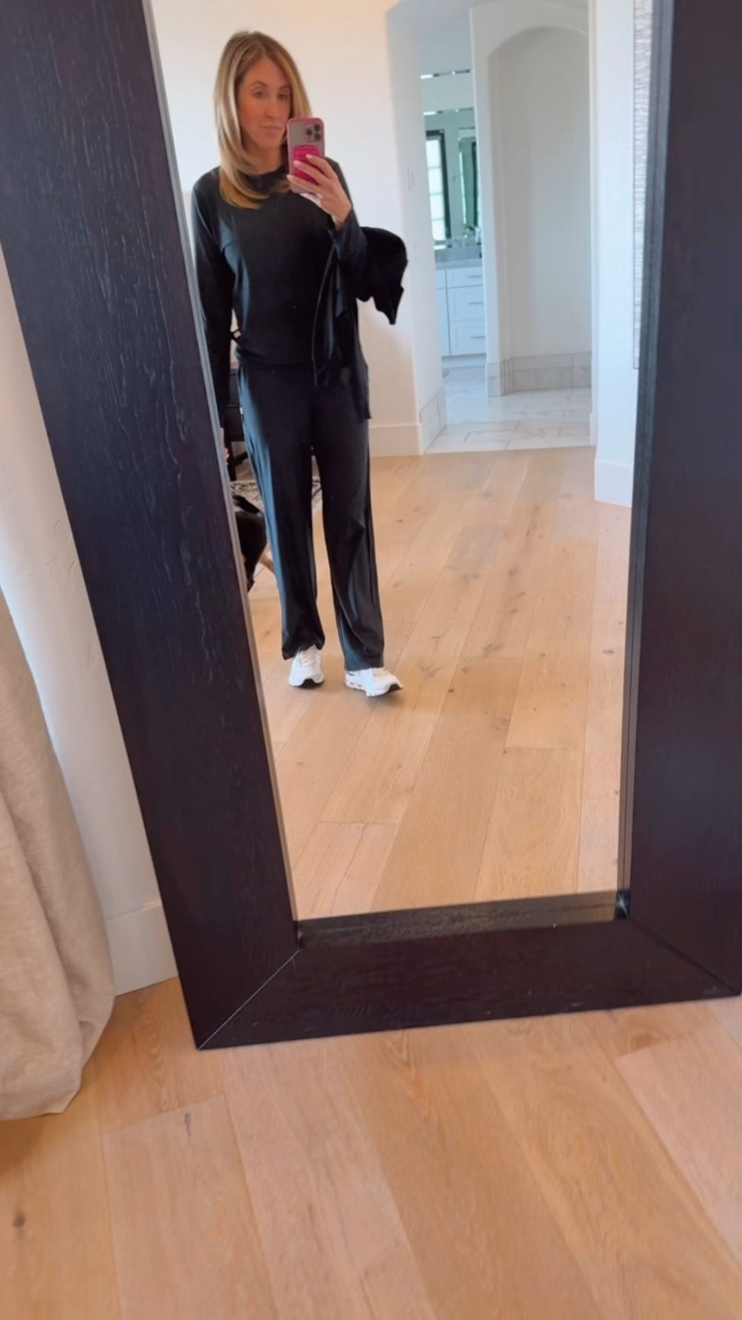 The perfect travel outfit and it’s a dupe! 

#LTKgrwm #LTKActive #LTKmomlife