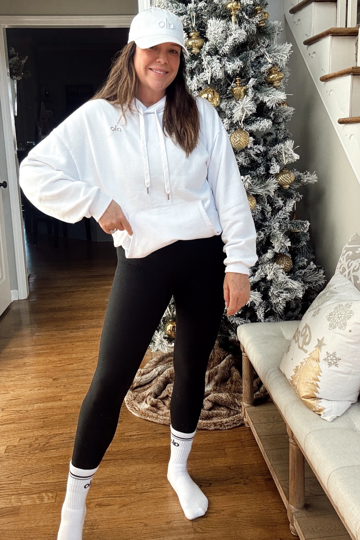 Happy New Years Eve ! Loving all my Alo comfies ! Highly recommend and size up for a baggier fit . #aloyoga #sweatshirt #ballcap #comfyoutfit 

#LTKOver40 #LTKMidsize #LTKActive