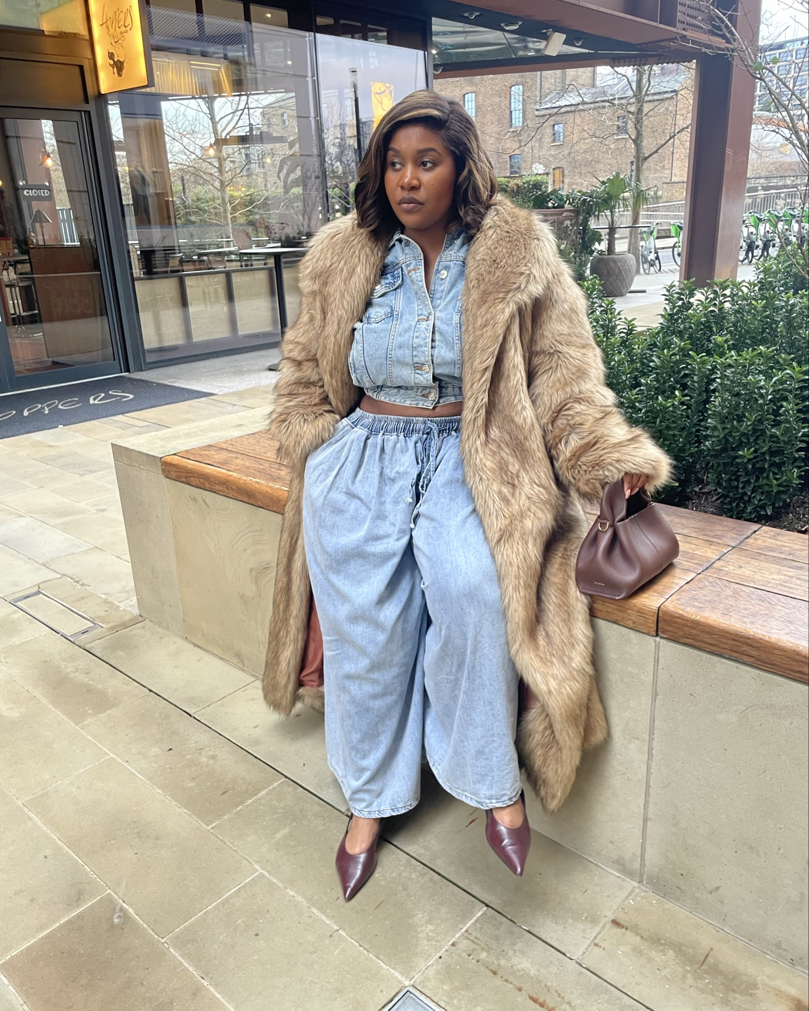 Casual chic - modest outfit for curvy women 

#LTKPlusSize #LTKMidsize #LTKStyleTip