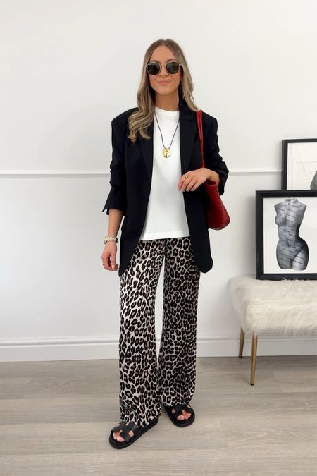 Leopard trousers outfit.

*mine are a few years old from H&M 



#LTKSeasonal #LTKstyletip #LTKfindsunder50