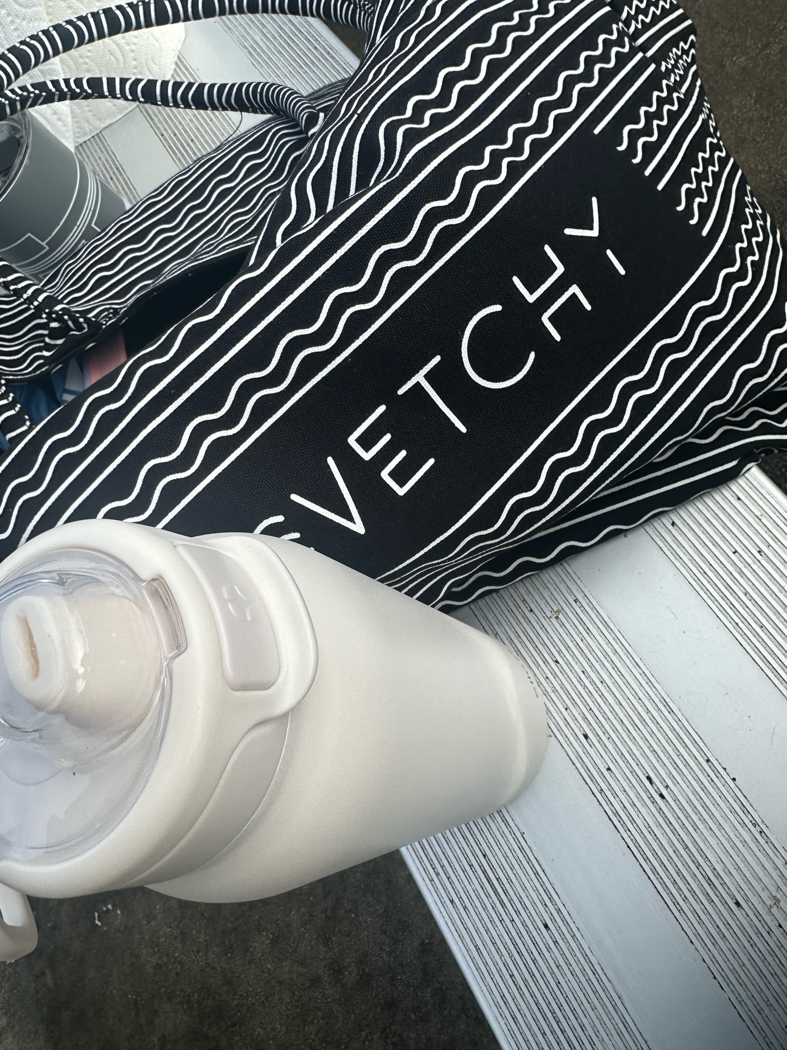 Loving this vetchy bag - holds EVERYTHING!!! 

Ello bottle always - so easy to use, pop and fill. No need to remove the lid. 

#vetchy #vetchygirl #ellobottlelove #elloproducts

#LTKfitness #LTKstyletip #LTKfindsunder100