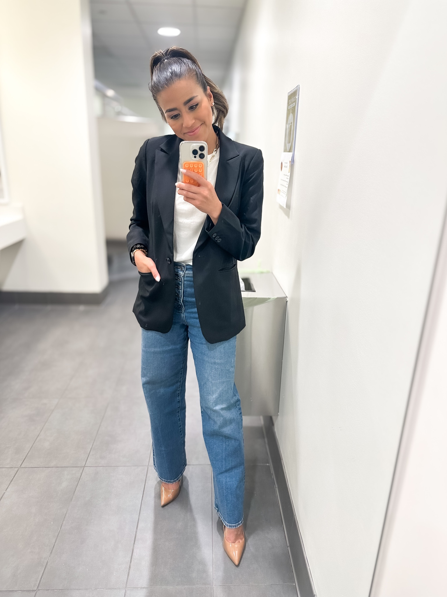 Wide leg jeans for work wear! Blazer over a tee fall fashion

#LTKstyletip #LTKSeasonal #LTKworkwear