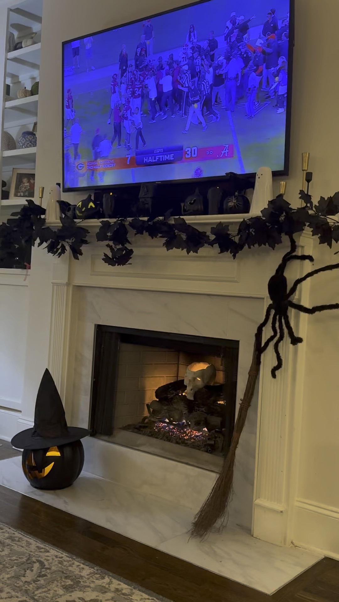 Still work in progress but getting there 🖤



#LTKHalloween #LTKHome #LTKSeasonal