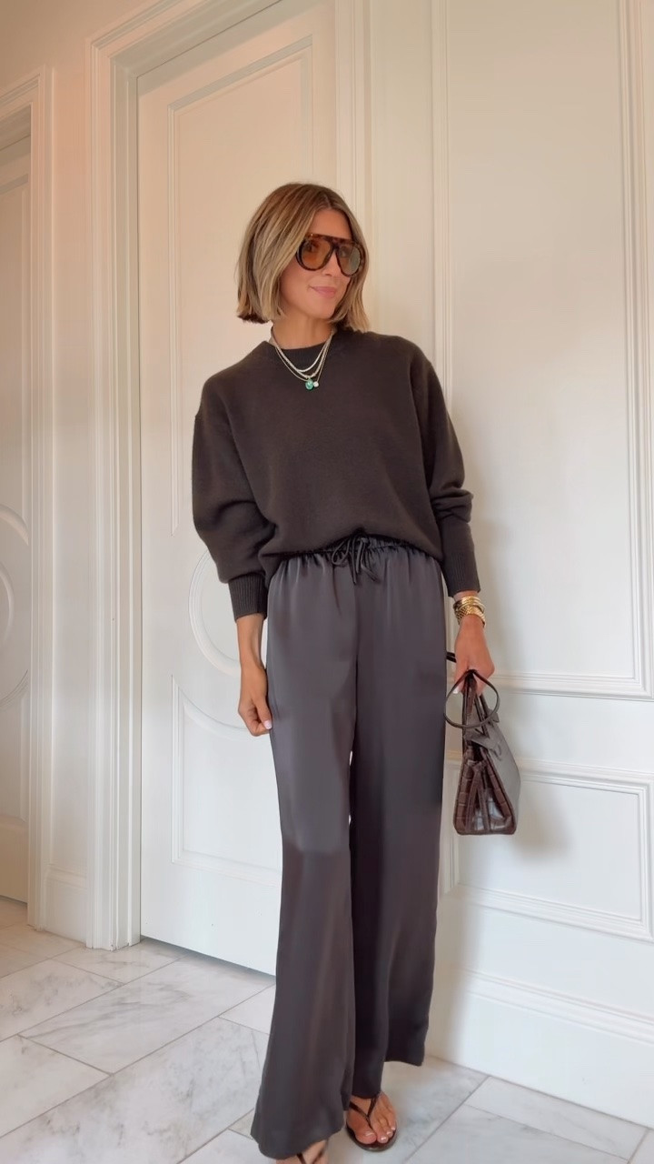 I absolutely love these satin Aritzia pants. Such a nice color for fall! I’m wearing size small in the sweater and small regular in the pants @Aritzia #aritziapartner