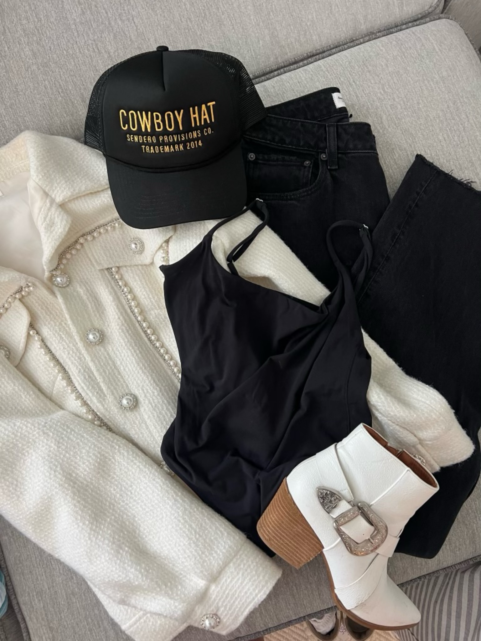 Nashville outfit inspo

boots. nighttime. cardigan. hat. abercrombie. country. travel. 

#LTKtravel #LTKstyletip #LTKfindsunder100