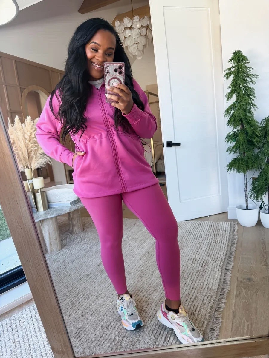 One of my favorite workout sets is 40% off today for Target Circle Members! ✨Wearing a medium in both. 

#LTKootd #LTKSaleAlert #LTKfitnessgoals