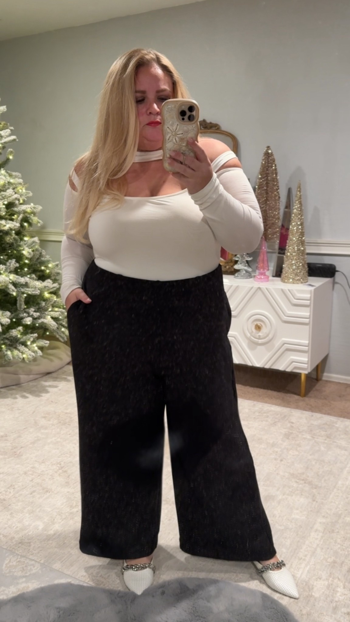 New years outfit idea - that you’ll actually want to wear because it’s beyond comfortable. These pants are the perfect slacks and feel like loungewear but look great with jackets and more so you’ll actually wear them to the office too

#LTKFindsUnder50 #LTKPlusSize #LTKSaleAlert