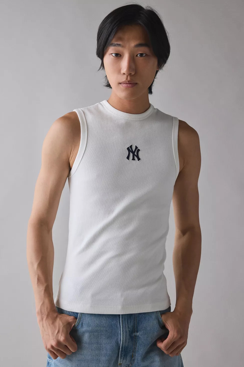 Pro Standard UO Exclusive MLB Team Logo Tank Top | Urban Outfitters (US and RoW)