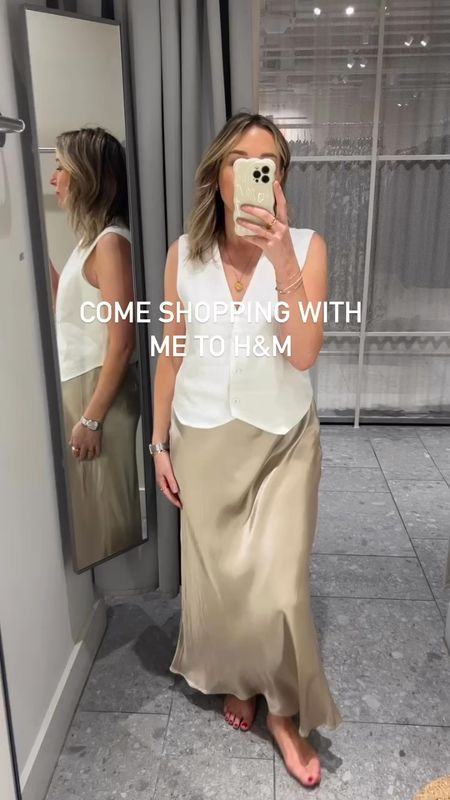 Come holiday shopping with me to H&M

Holiday wardrobe
Occasion wear
Wedding outfit
Races outfit
Holiday style
Summer style
Spring style 

#LTKmidsize #LTKfindsunder50 #LTKSeasonal