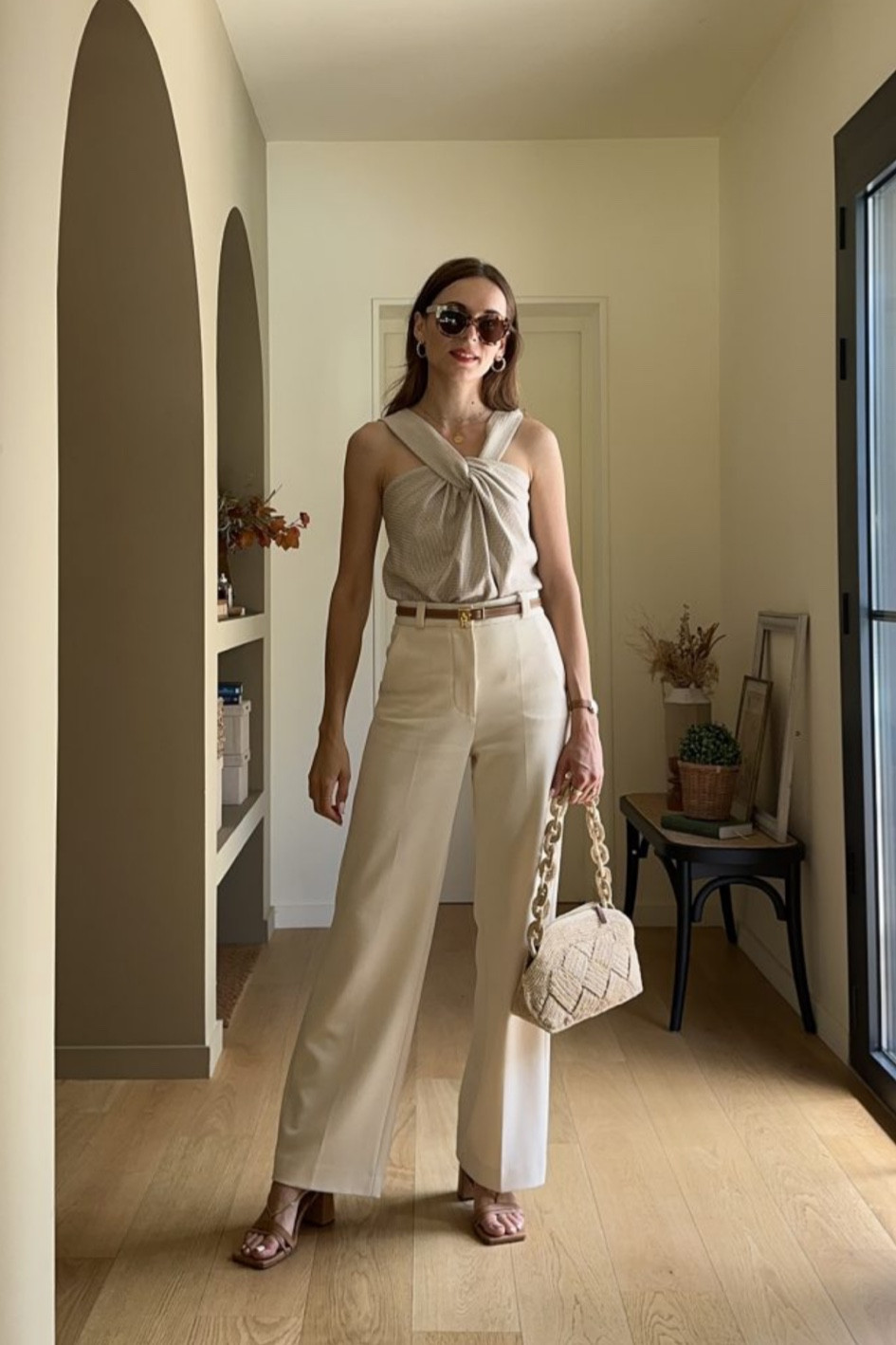 top noué féminin, haut taupe croisé, pantalon coupe droite crème, sac à main Sézane tendance, ootd, look simple et chic, couleurs neutres

#LTKstyletip #LTKFind