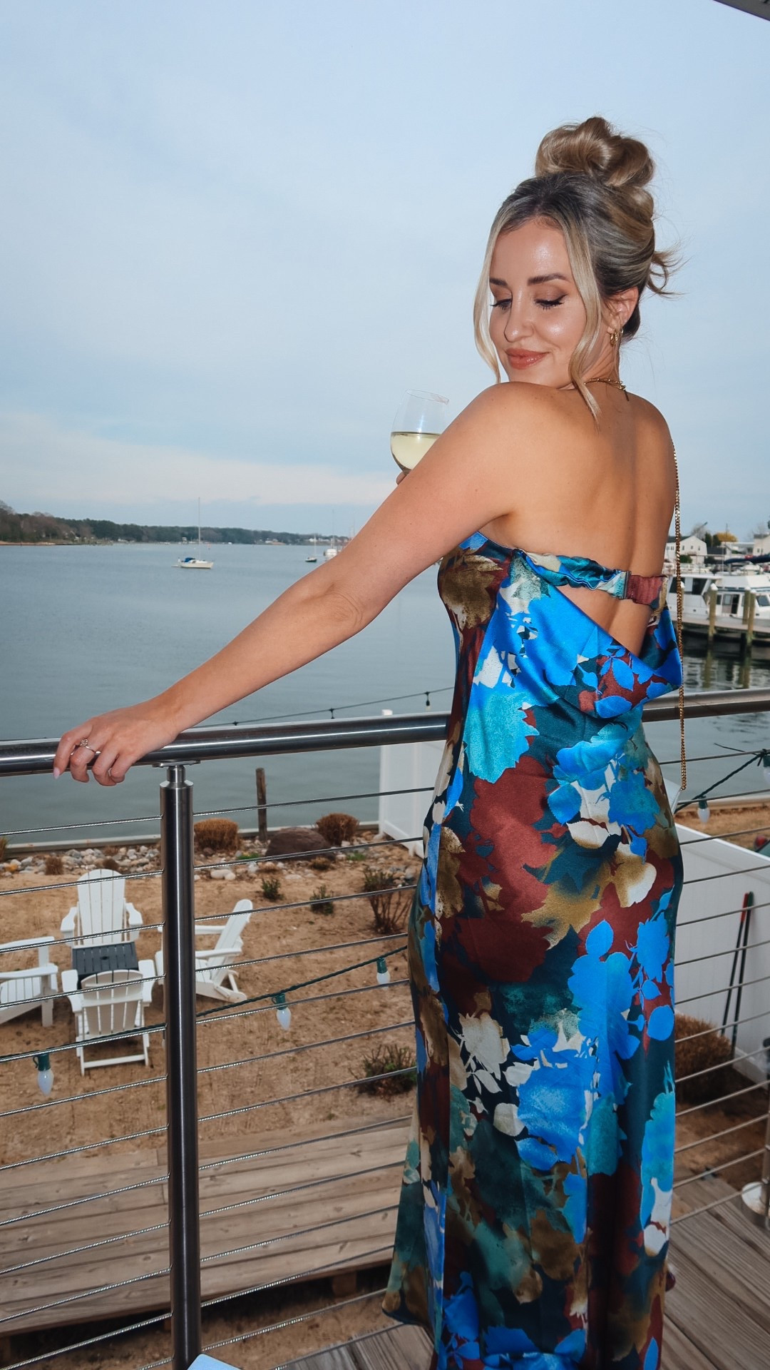 This dress is perfect for so many different events! 💙