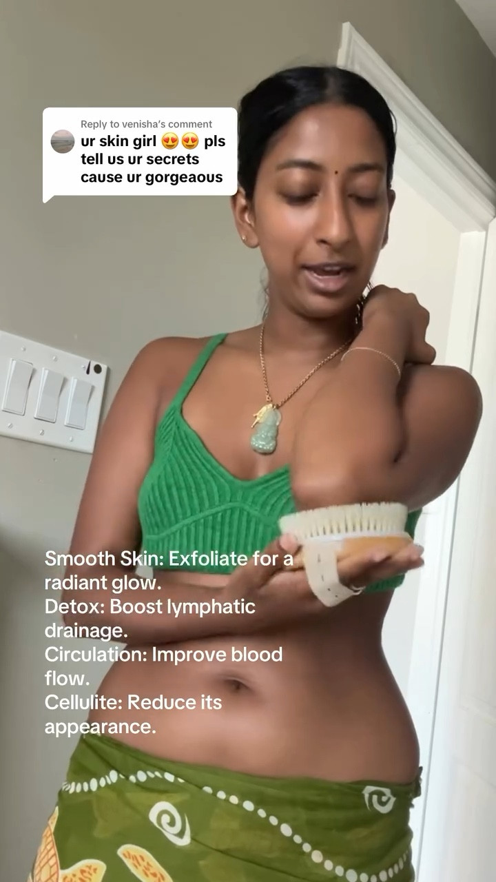 all day hydration that keeps you glowing and genuinely works 🧚🏽🧚🏽🧚🏽🧚🏽 

featuring 
♻️ dry body brush 
♻️ @naturiumskin Skin Salicylic acid body wash
♻️ @youthtothepeople 10% AHA + Yerba Mate Smoothing Energy Body Scrub with Upcycled Olive Seed Powder
♻️ @oseamalibu undaria collegen body lotion (like a serum)
♻️castor oil 

🧚🏽everything is linked in my bio, LTK for you.

bodycare
grwm 
skincare 
hygiene routine 
glowy skin