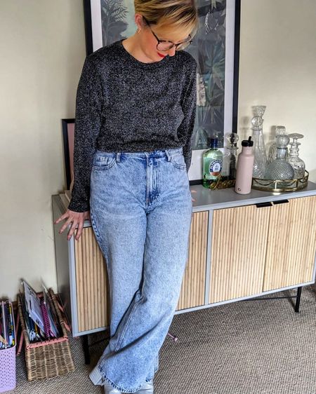 Sparkly top and 90s style jeans

#LTKeurope #LTKSeasonal #LTKstyletip