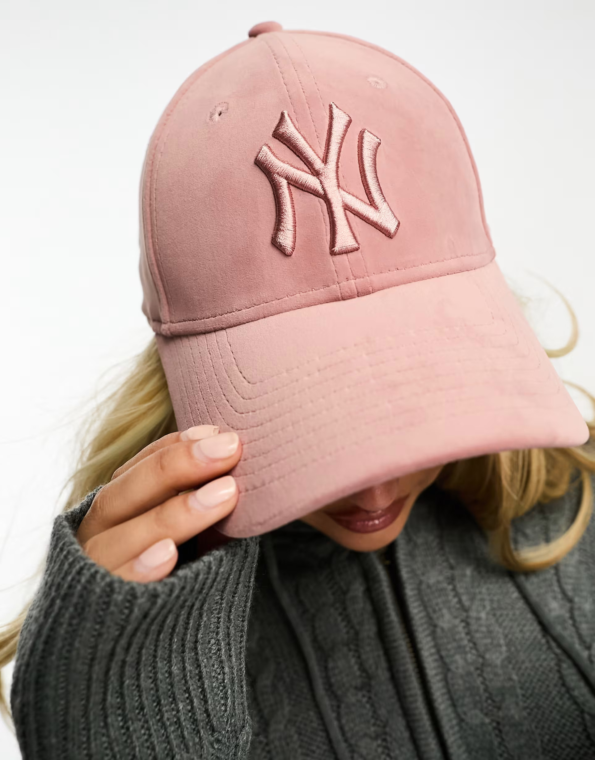 New Era 9Forty NY Yankees velour cap in pink | ASOS (Global)