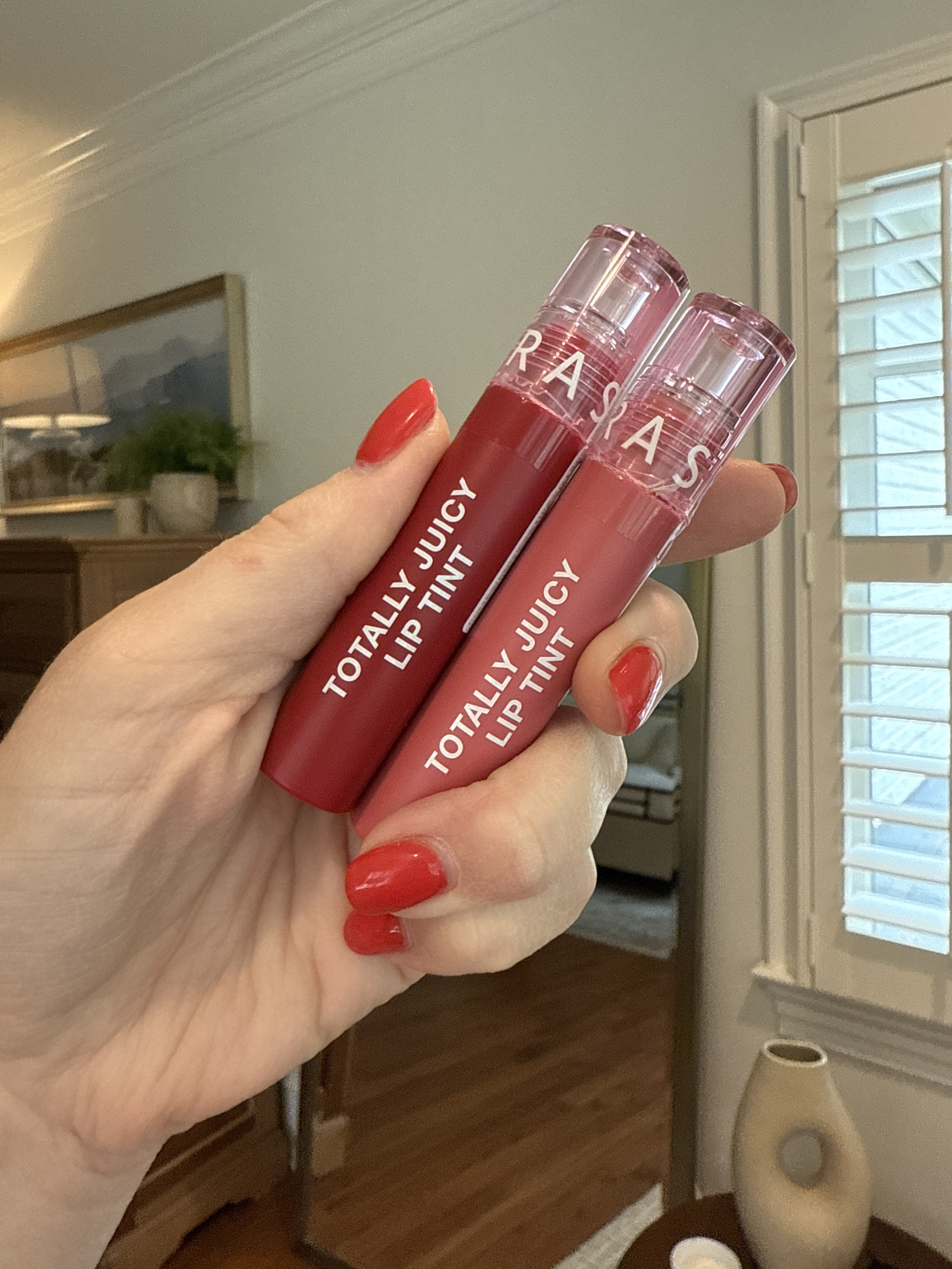 Have you tried these Sephora Collection Totally Juicy Lip Tints? If you are a lip tint fan, these are comfortable, long-lasting, and fade very gradually (see my IG story for proof). These, plus my YSE Lip Gloss Mask and this No Limits Cream Bronzer Stick (insane!), are my new beauty finds @sephora. Be sure to sign up to be a Beauty Insider, and remember the option to order online and pick up in store. Sephora makes it so easy!  #sephorapartner #sephorahaul 
