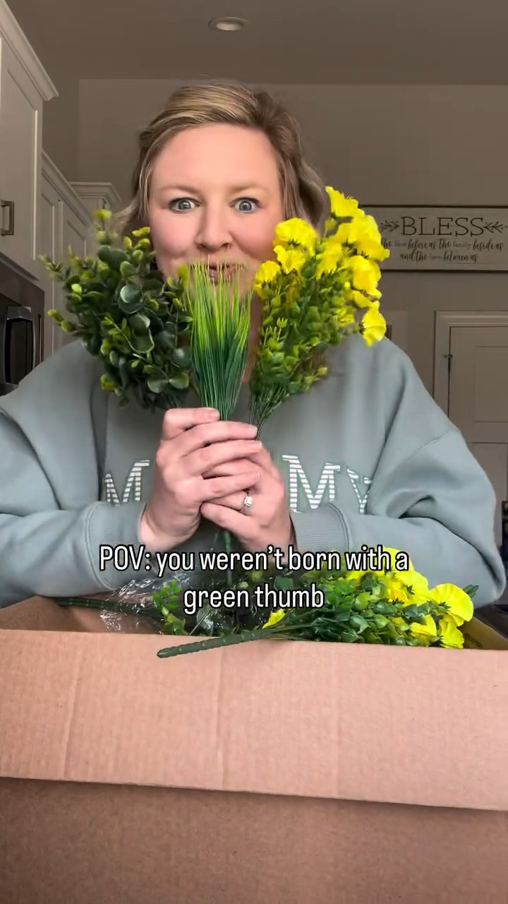 fake flowers for the win 💛🌼☀️