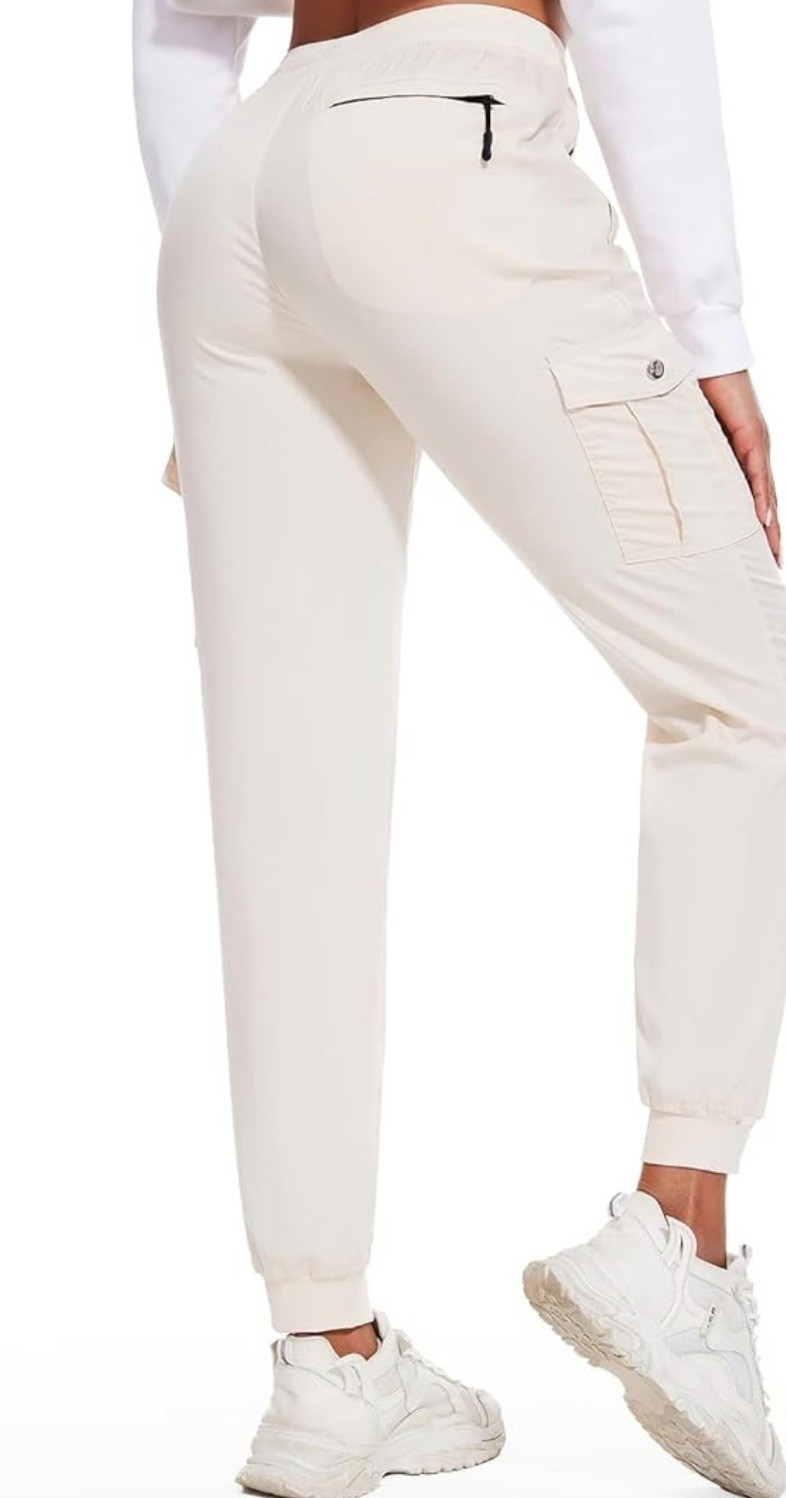 Petite cargo pants. Pantalones para bajitas en blanco.

#LTKootd #LTKPetite #LTKMidsize