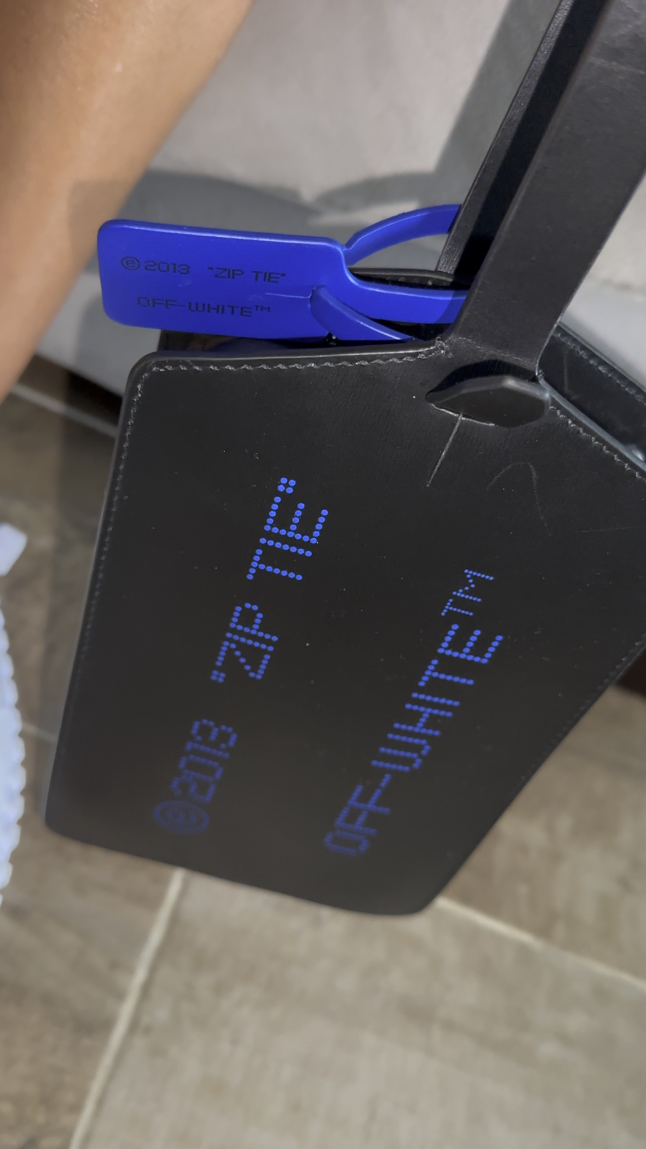 Love this leather zip tie bag! It fits everything I need -📱 💄🔑 I don’t like carrying big bags (funny because I loved them when I was younger), so this has quickly become the first bag I grab on my way out! And it’s on #SALE right now! 40% off for a limited time!

#offwhite #smallbags #blackbags #leatherbags #ziptie #clutch

#LTKItBag #LTKWatchNow #LTKSaleAlert