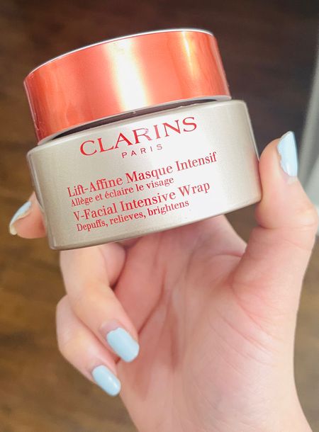 Want a mask that moisturizes, depuffs and contours the face? This is it!👏🥰 Super obsessed with this mask from Clarins, it’s a bit of splurge but your skin will loooove it!!🥹😍😍🙌🏻 This is perfect for those who are seeing hormonal changes in the skin (who doesn’t) and is so great to remove that morning puffiness. Love this for Fall🍁🍂and it’s also the perfect gift for your sister, aunt or friend who needs some extra self-care😘😘😘 I use this 1-2x a week🤗




#clarins #ltkholiday #ltkgiftideas #ltkgifts
#ltkgiftsforher #ltkgiftsformom #giftsformom #beautygifts #skincare #selfcare #ltktravel #masks #mask 

#LTKSeasonal #LTKunder100 #LTKbeauty