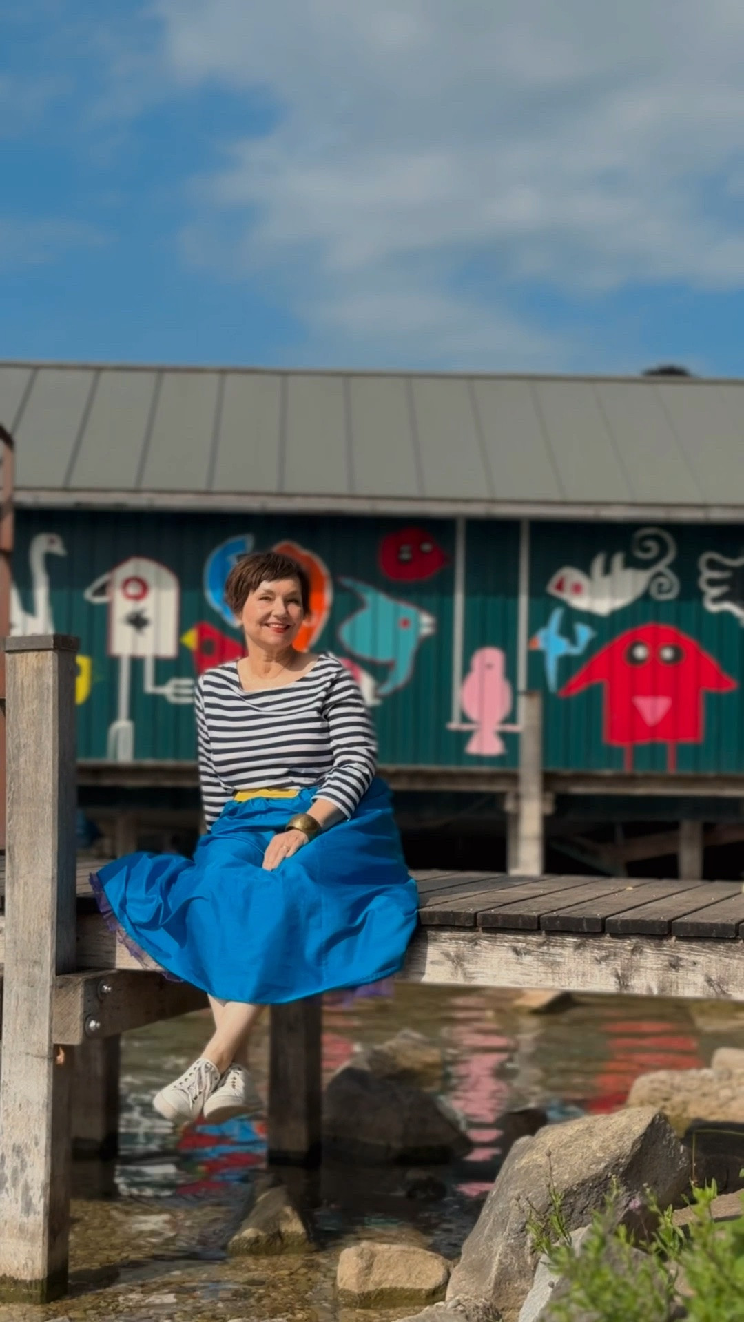 Summer dresses: ein Tag am See! 

Gestreiftes Shirt, türkisfarbene Rock, gelber Gürtel und Sneakers

#LTKdeutschland #LTKü50 #LTKsummer