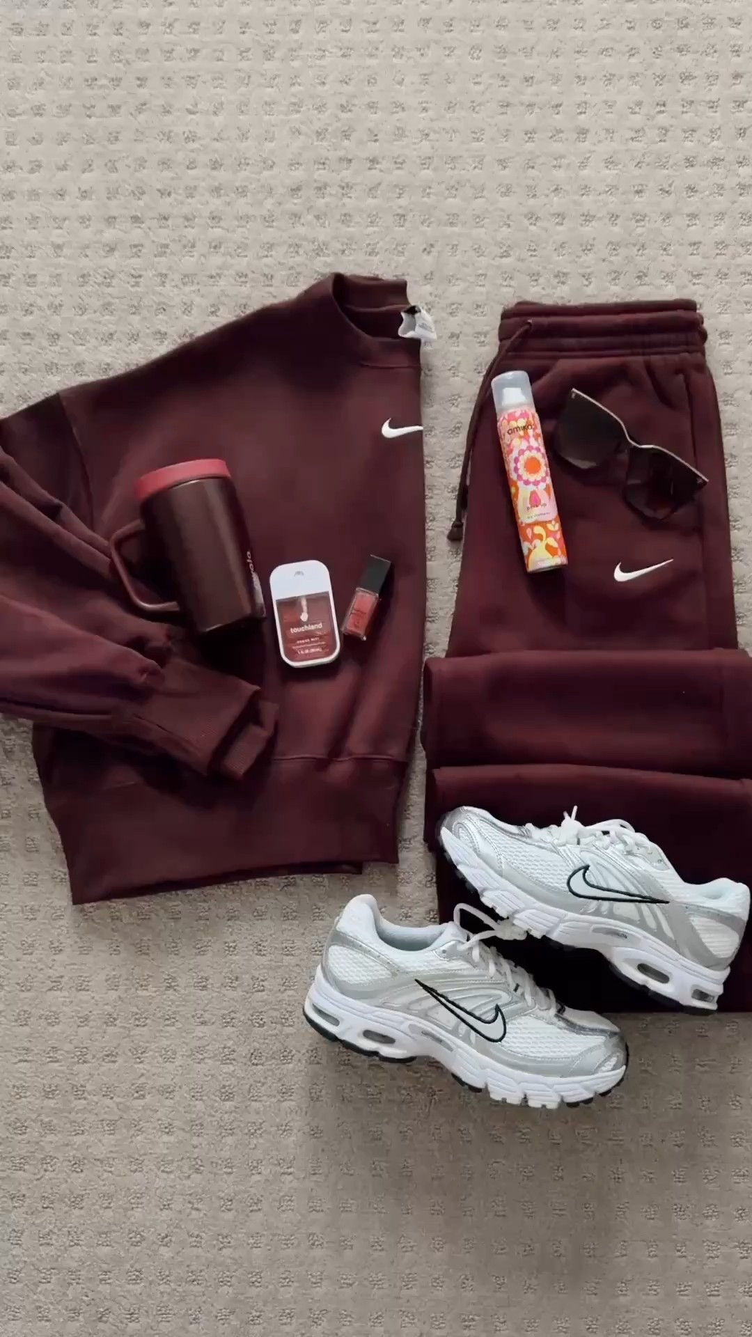 Chic sweat set /
color burgundy crush / sail 

#LTKfitnessgoals #LTKmorningroutine #LTKdayinmylife