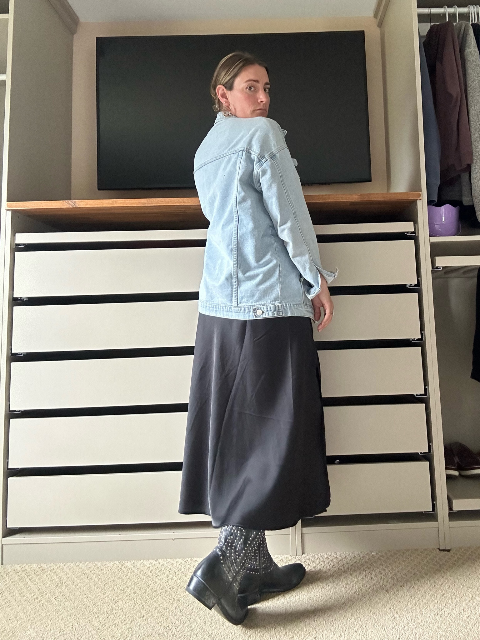 Welcome Broad Proportions 
.
I used to be afraid of wearing oversized items, for fear, it would make me look bigger than I am. I have learned, that you can use texture, color, and styling to rock and oversize look.
.
I typically don’t don wide set lines around the largest part of my body (hourglass shape), but the relaxed, chill feel I was going for called for relaxed fit clothing. A slit in the skirt (not seen here) and the use of a crossbody bag brought shape to the style in an effortless way! 

#LTKStyleTip #LTKxNSale #LTKShoeCrush