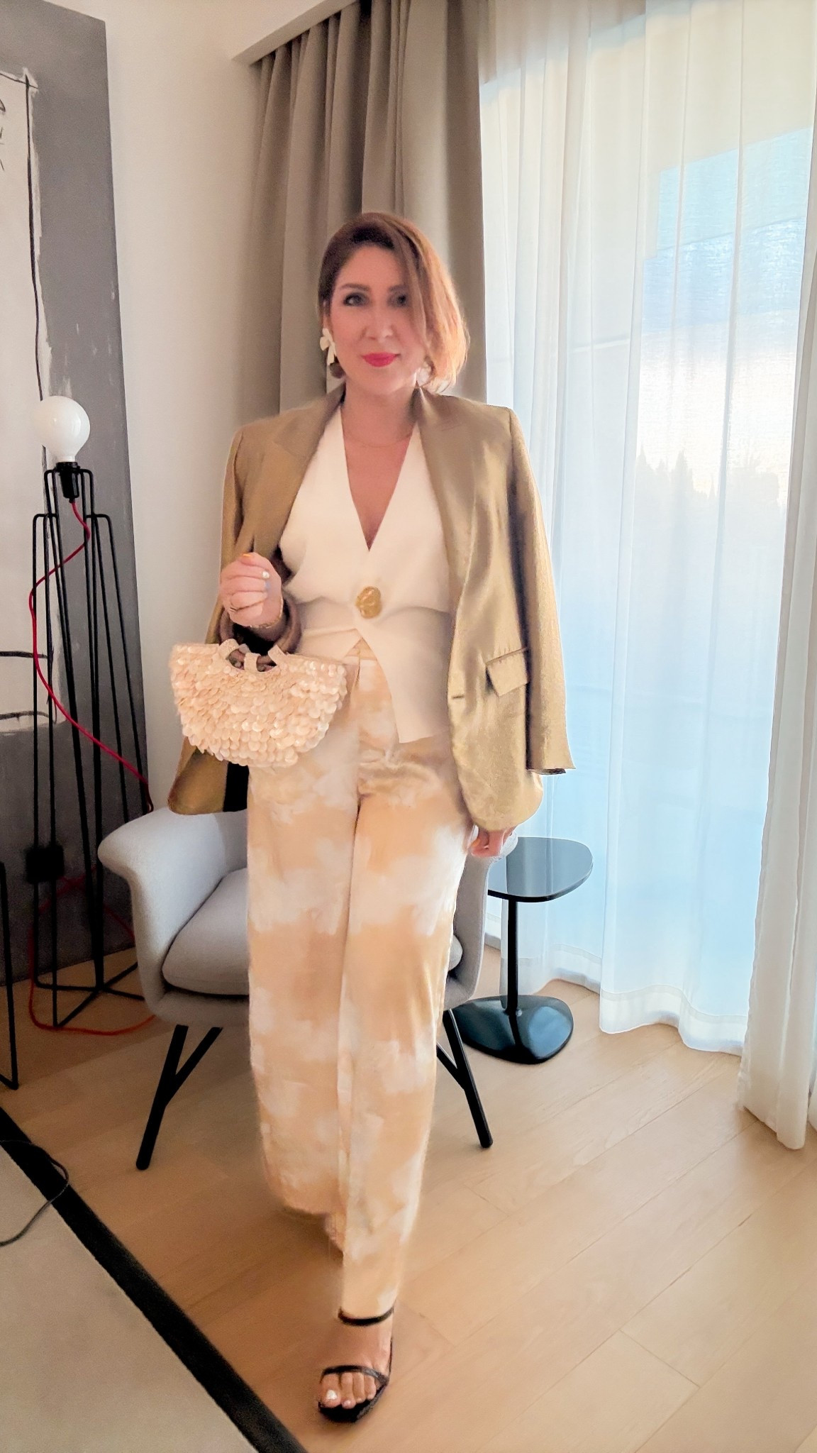 Dinner look for Croatia. Pants and vest from Commense, handbag from
ZARA