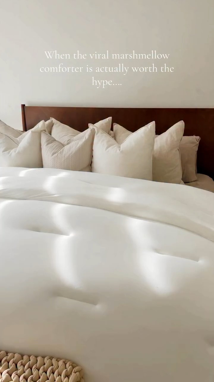 Clearly obsessed with how soft and fluffy this comforter is!! 

#mellowsleep #mellowsleepcomforter #bedding #comforter

#LTKHome