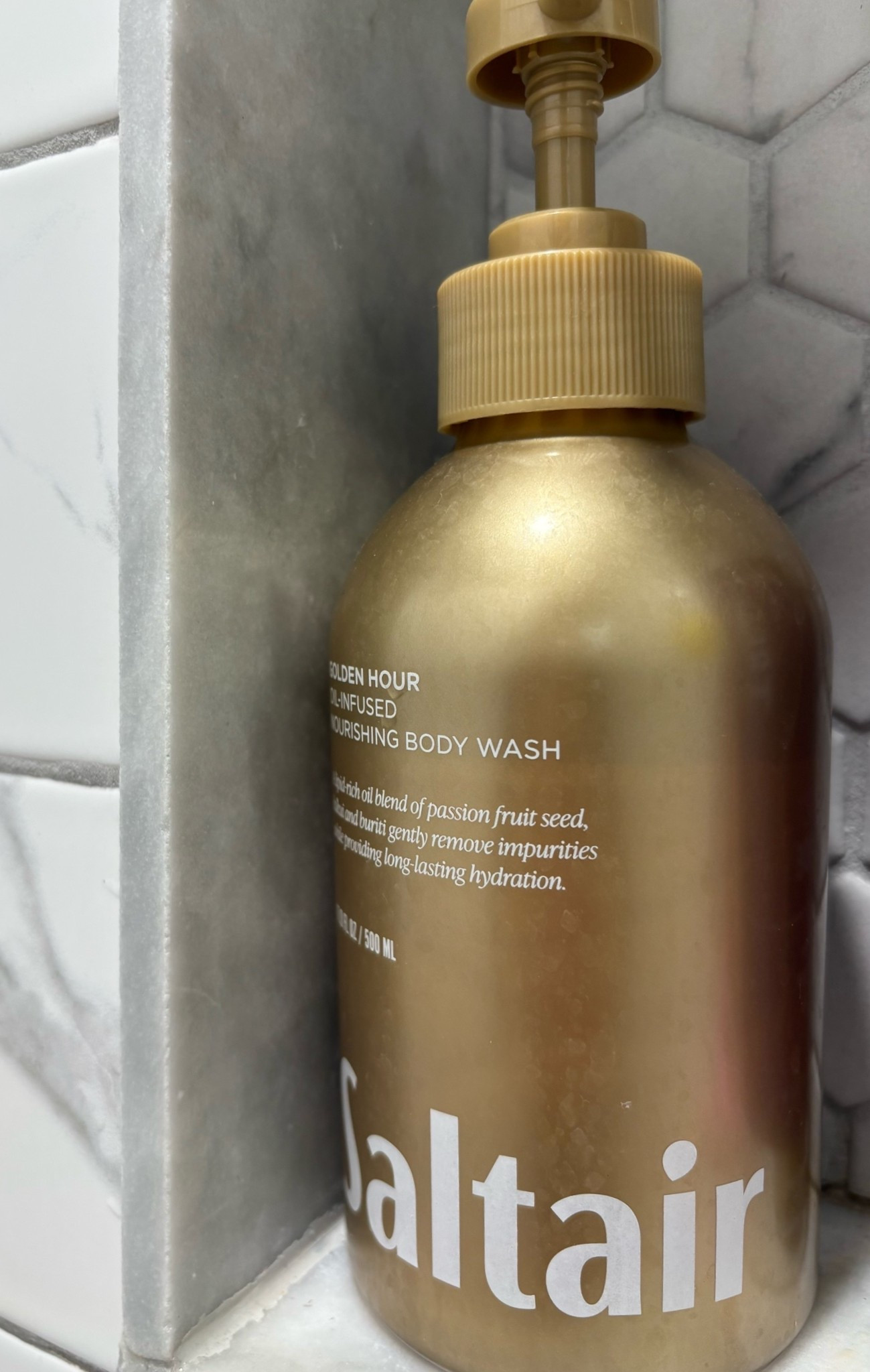 Hanging onto Summer the cheapest way I know how!! This has been in my shower for over a month and I am obsessed!!☀️✨🤎