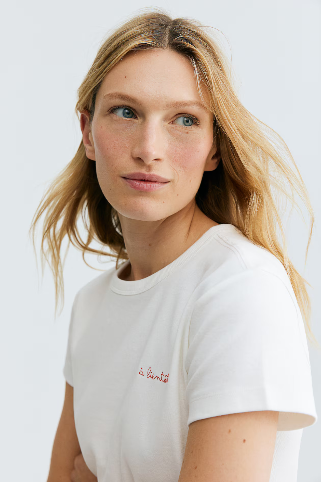 Fitted Cotton T-shirt - Round Neck - Short sleeve - White/À bientôt - Ladies | H&M US | H&M (US + CA)