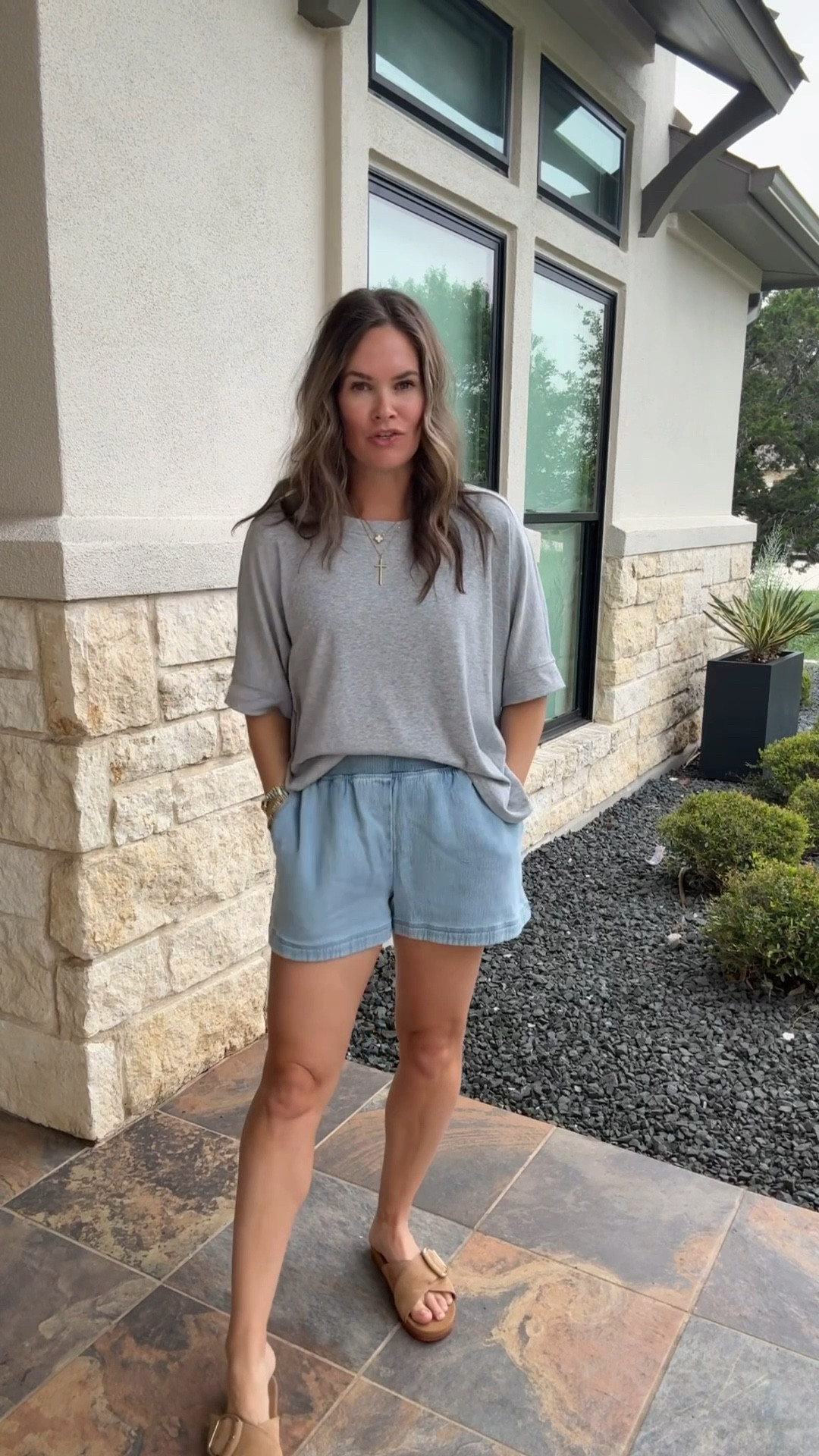 This top is comfortable & versatile. I wear it with shorts & leggings and it’s easy to dress up or down!

#LTKActive #LTKmomlife #LTKootd