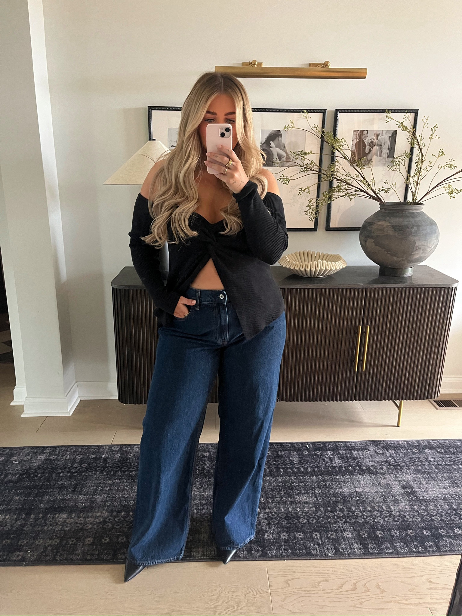 Been loving darker denim💫 in a 31 long! These ones are so cute with the zipper detail 

#LTKSeasonal #LTKGiftGuide #LTKMidsize