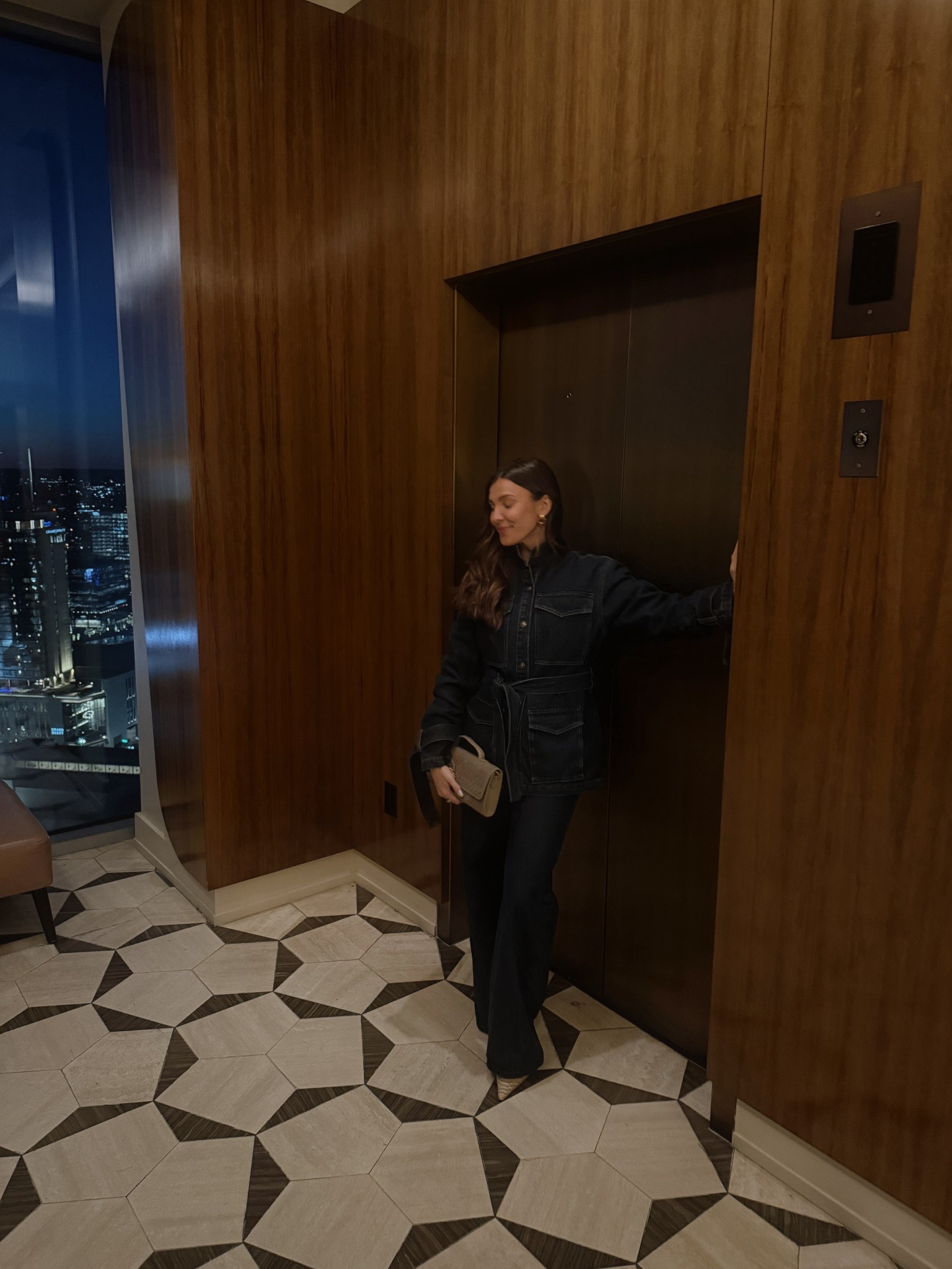 Dinner outfit inspo!!🍸

Nashville, denim, set, dinner date, elevated outfit inspo, warm winter set, going out, kitten heels, lioness, neutral