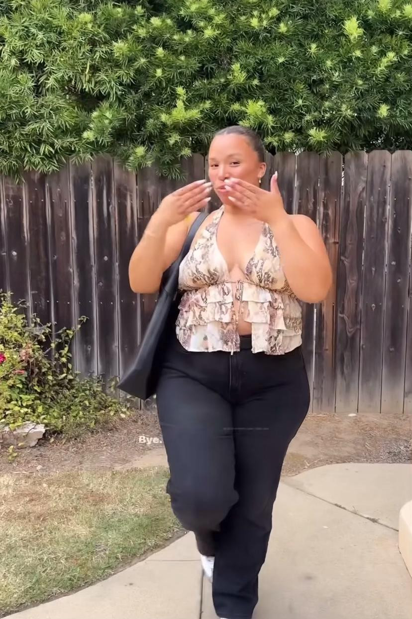 wearing a size xl ✨✨🤍🫶

#LTKU #LTKStyleTip #LTKMidsize