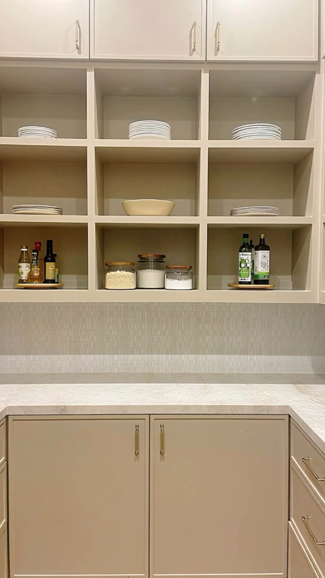 ✨ Move-In, Elevated.
When your new home deserves a seamless, stress-free beginning, our luxury unpacking service brings order, intention, and elegance to every space. From thoughtfully arranged kitchens to beautifully organized living spaces, we handle every detail—so you can simply walk in and feel home.

🤍 Thoughtful placement
🤍 Elevated organization
🤍 White-glove move-in experience

Ready to settle in without the stress? Send us a message to book your luxury move-in service.

#LuxuryMoveIn #UnpackingService #ProfessionalOrganizer #SimplyOrganizedSpaces #MoveInDay #LuxuryHomes #HomeOrganization #WhiteGloveService