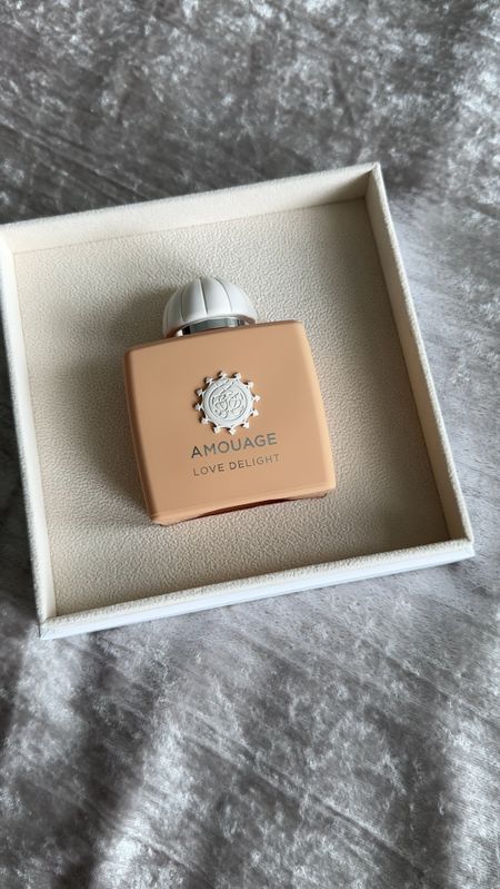 The BEST fragrance ever! Love Delight by @amougeparfum ~ Top Notes of Ginger, Mandarin, Rosewater, and Cinnamon w/ Base Notes of Vanilla, Cocoa, and Rum. Basically it will have you turning heads and getting compliments left and right. Smells like a rich, warm hug. 


#LTKbeauty