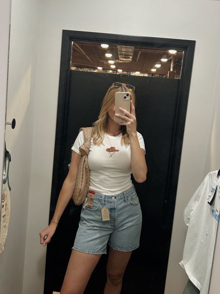 Tilly’s cowgirl hat + 501 Jean shorts 🤠🤎 wearing my usual size M in top, and shorts true to size!