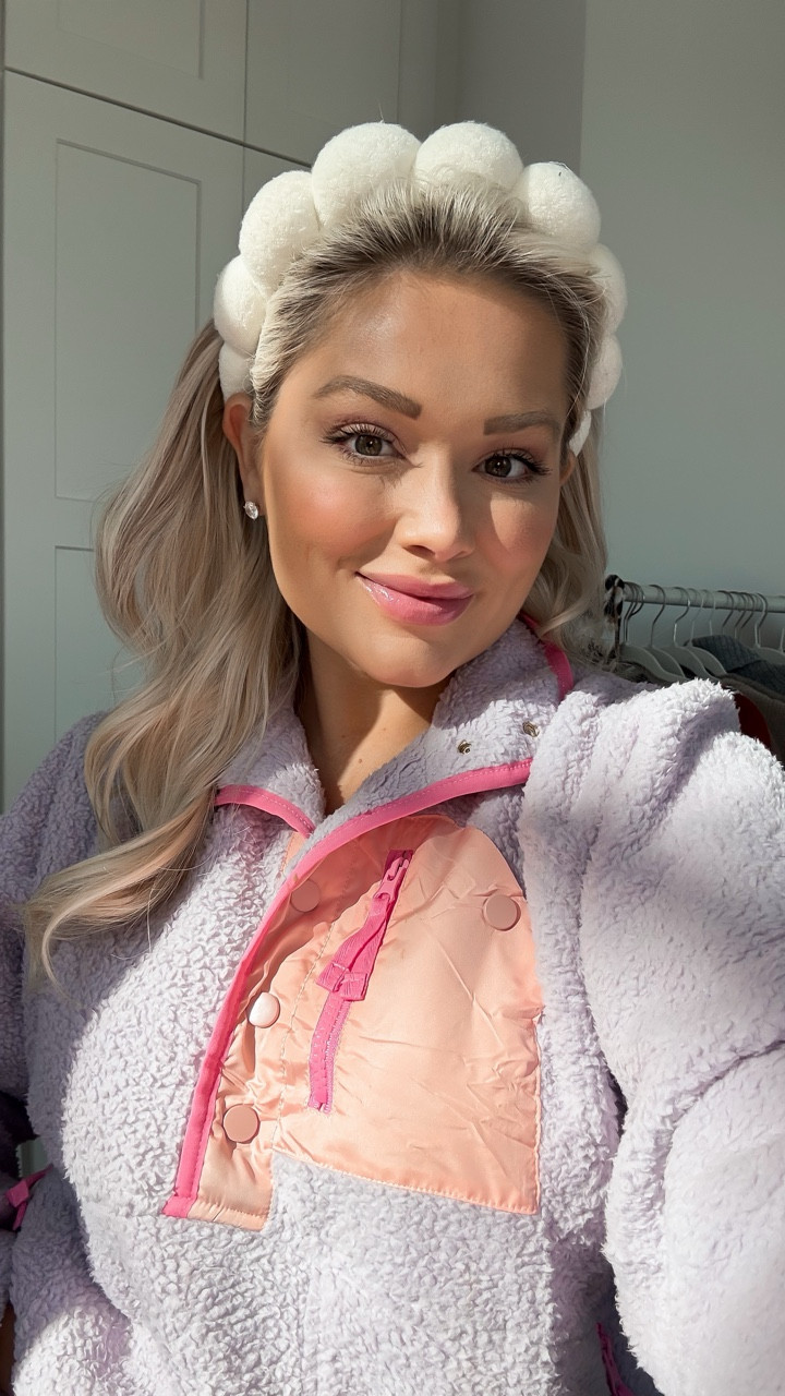 New foundation from Amazon - not a fan! 

#LTKBeauty #LTKgrwm #LTKdayinmylife