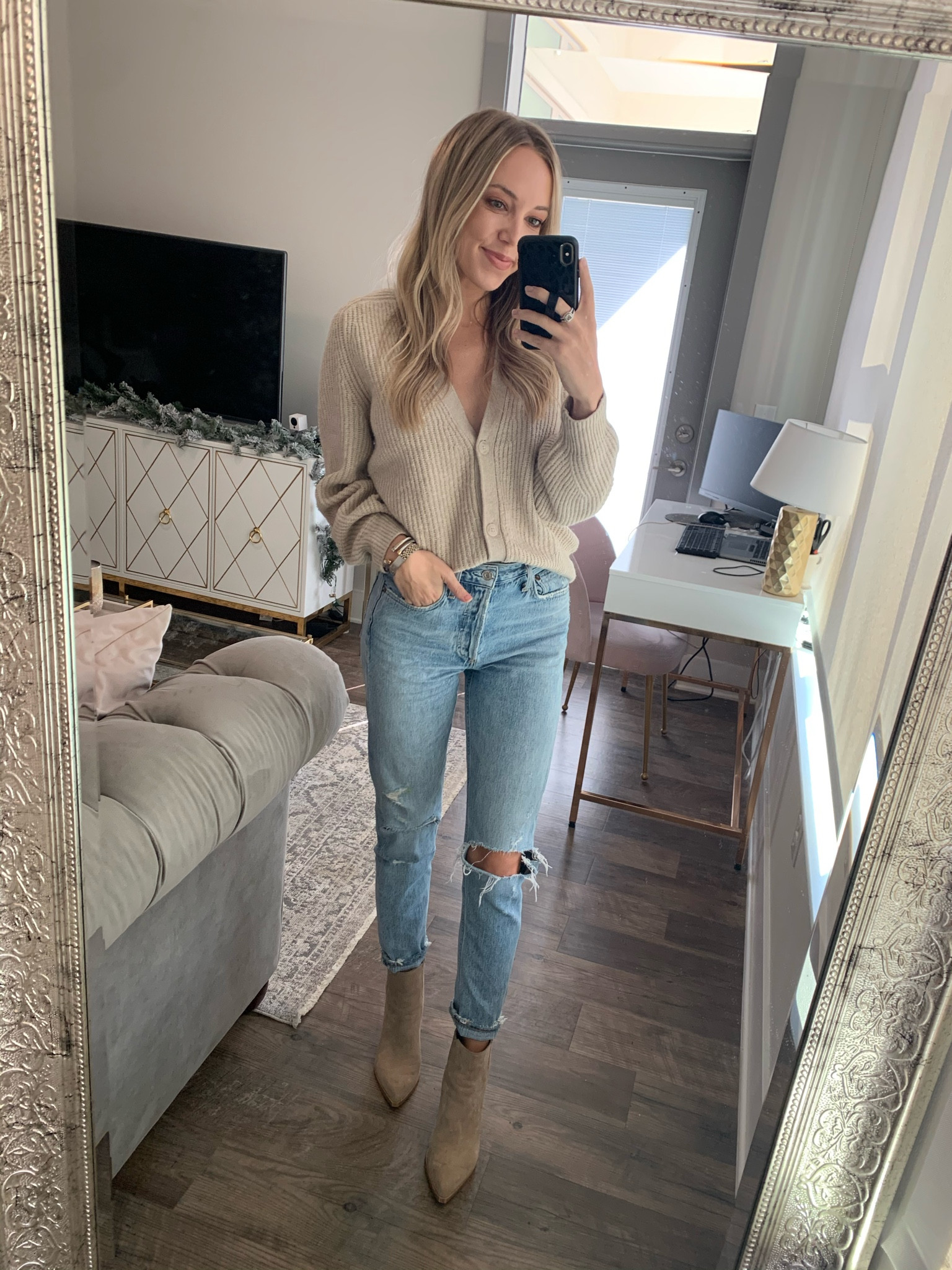 Agolde Jamie jeans, light wash jeans, taupe sweater, taupe booties, heeled booties, fall outfit, casual fall outfit 

#LTKunder50 #LTKSeasonal #LTKunder100