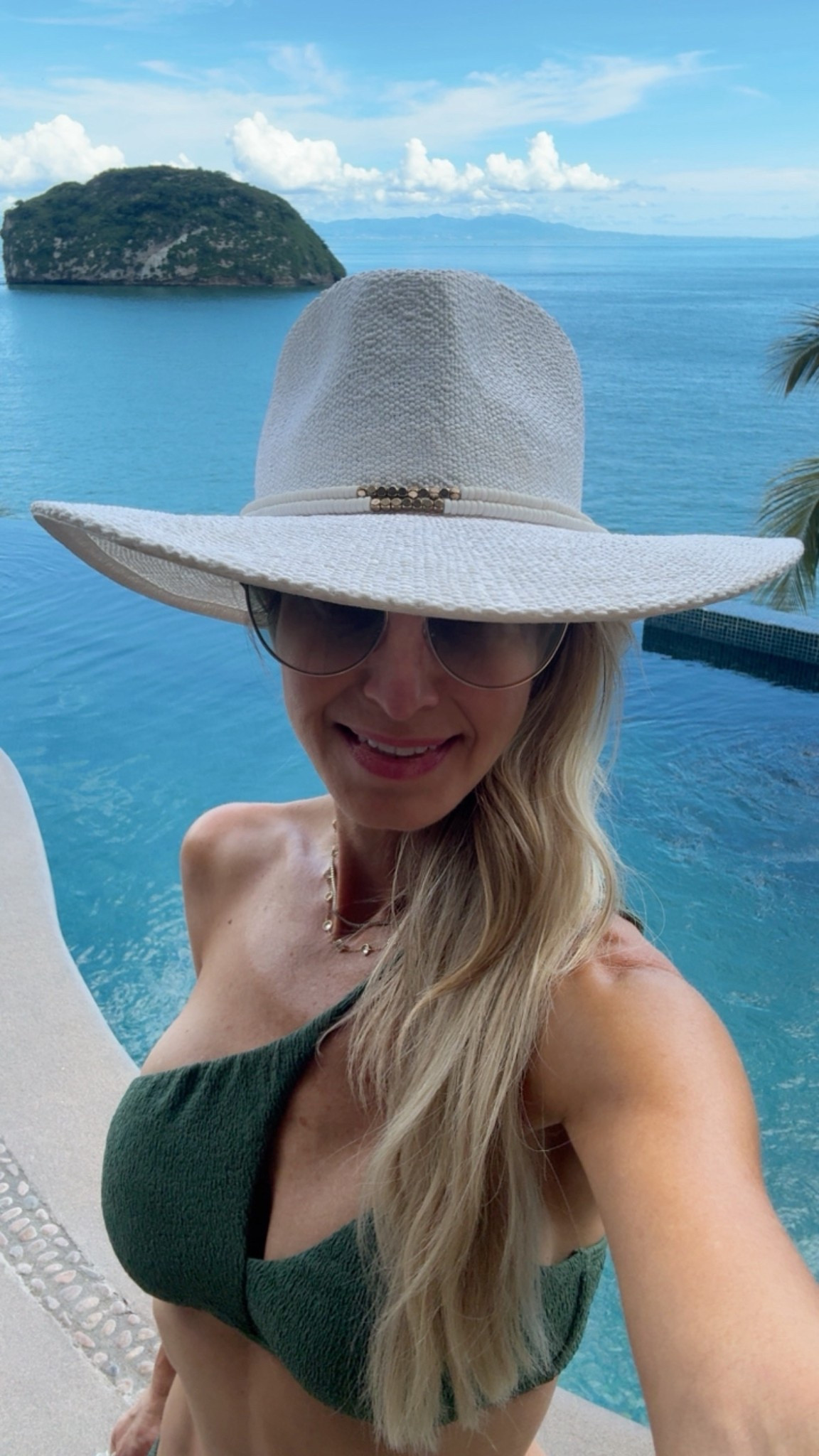 white straw hat 

#LTKSeasonal #LTKFindsUnder100 #LTKTravel