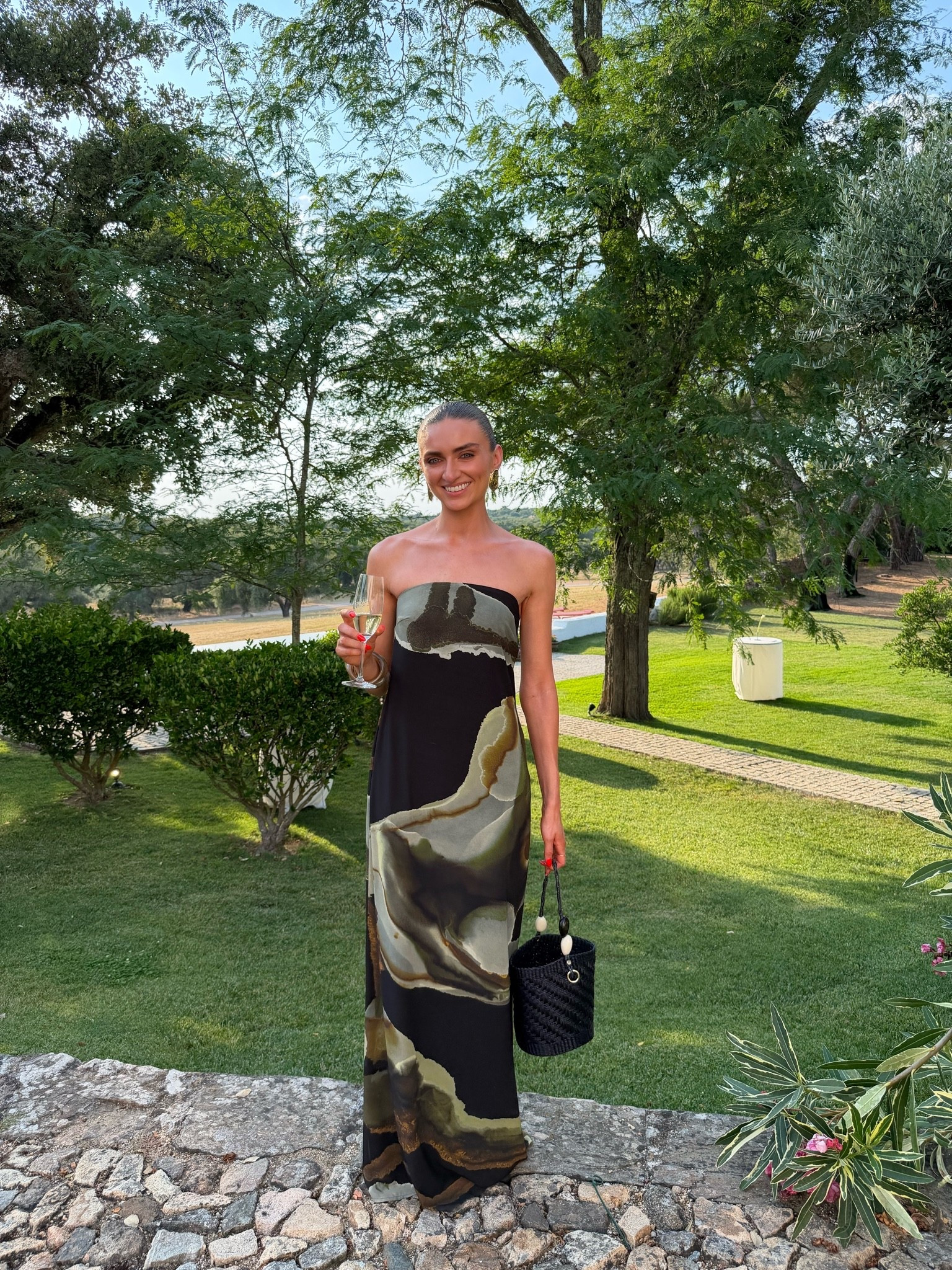 Abroad wedding outfit 40 degrees in Portugal so a printer darker dress was necessary 🥵😂 
I’m wearing the small in the meshki dress
I’m 5ft 6