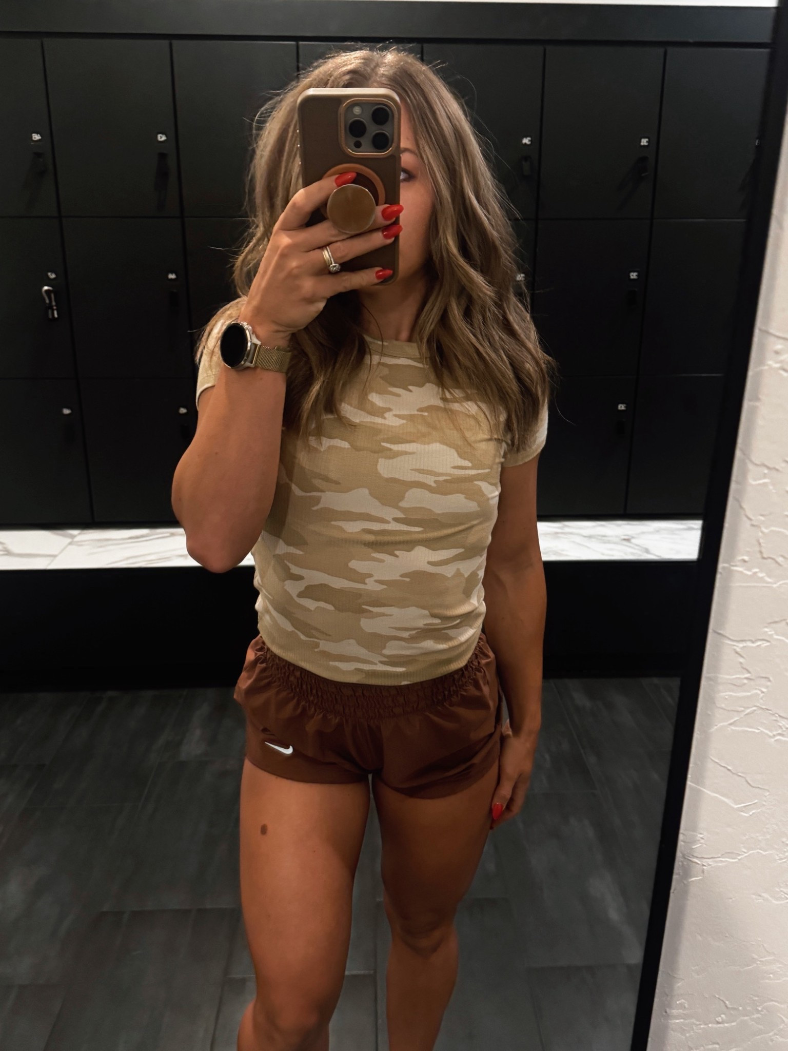 Cutest camo baby tee UNDER $8 🤎 and my fav Nike shorts 💪🏽 

Sizes
Top: XS
Shorts: XS

Stats
5’0
120lbs
32 yrs old 